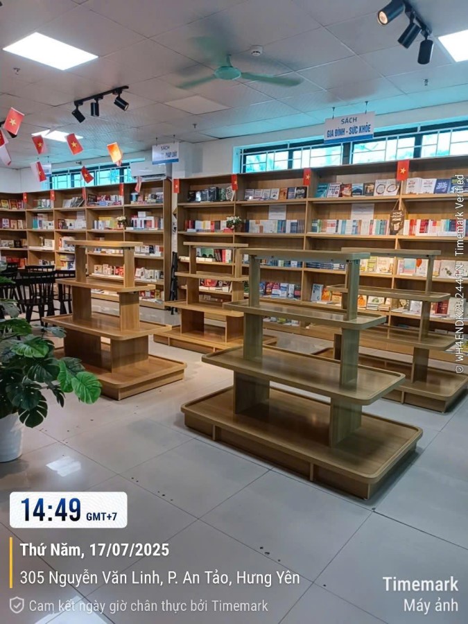 Đảo khuyến mãi gỗ 3 tầng gỗ công nghiệp