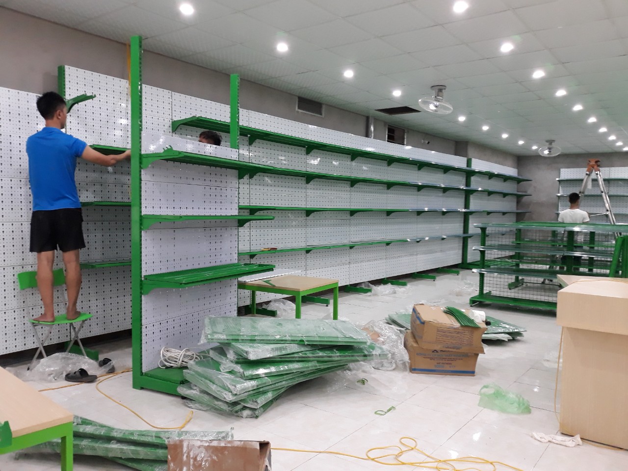 Giá kệ siêu thị tôn đục lỗ tại Thái Nguyên